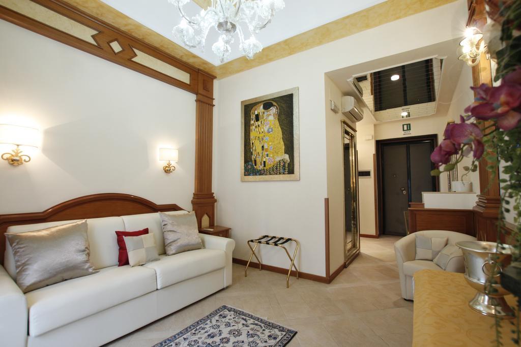 Rome Imperial Crown Apartment Стая снимка